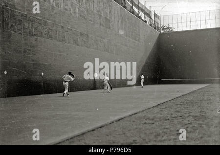 Partido de 50 remonte en el frontón Jai Alai (3 de 7) - Fondo Car-Kutxa Fototeka Banque D'Images