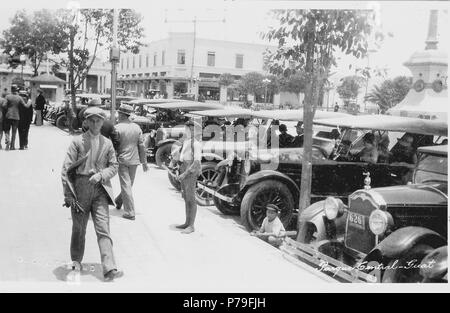 Español : Plaza de Armas de la Ciudad de Guatemala en 1926. 1926 13 Plazaarmas1926 Banque D'Images