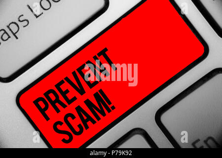 Texte de l'écriture écrit empêcher motivation arnaque téléphonique. Signification du concept de la protection des consommateurs les transactions frauduleuses touche clavier ordinateur portable gris argent c Banque D'Images