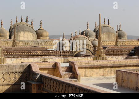 Fort Nahargarh se dresse sur le bord de Les collines Aravalli, surplombant la ville de Jaipur dans l'état indien du Rajasthan. Banque D'Images