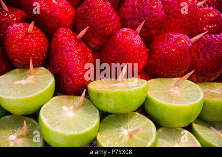 Fraîches et naturelles et de tranches de citron fraises rouge Banque D'Images