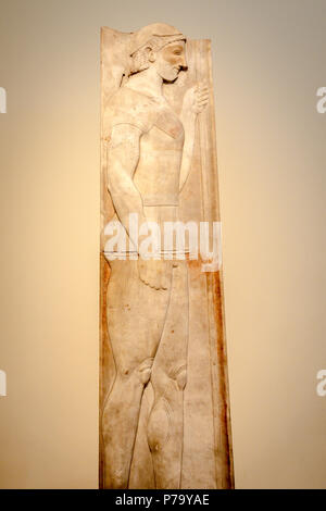 Stèle grave, Pentelic Marble, trouvé à la tombe d'un hoplite, Aristion (inscription), sculpteur, Velanideza Aristokles, Attique, près de 510 BC. Banque D'Images