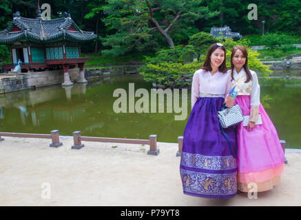 Les femmes coréennes portent une robe Hanbok à Séoul en Corée Banque D'Images