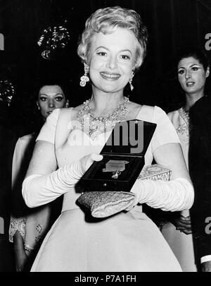 Olivia de Havilland, cérémonie de remise du prix de l'maschere d'argento, Teatro SISTINA, ROME, le 30 octobre 1968 Banque D'Images