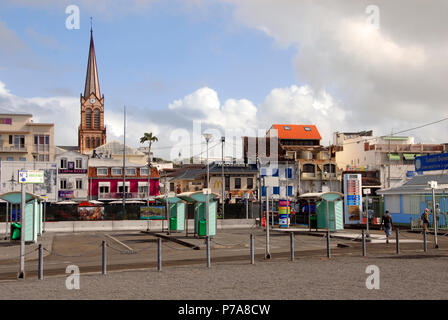 Harbour side-secteur du marché, Fort de France, Martinique, Caraïbes, fermé aujourd'hui qu'il est Dimanche Banque D'Images