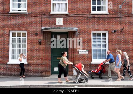 Amesbury, Wiltshire, Royaume-Uni. 5 juillet, 2018.John Baker House, Rollestone Street, Salisbury : Crédit Finnbarr Webster/Alamy Live News Banque D'Images