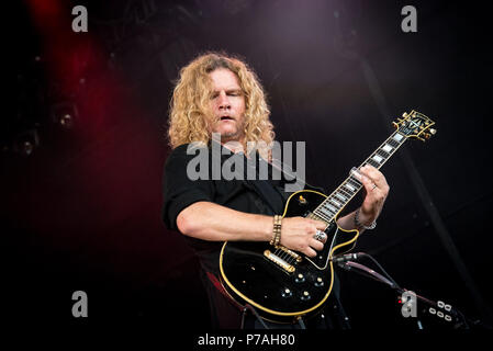 Toronto, Ontario, Canada. 4 juillet, 2018. Groupe de rock américain Tesls perfromed Budweiser au stade de Toronto. Membres du groupe : BRIAN BLÉ, FRANK HANNON, Jeff Keith, TROY LUCCKETTA, DAVE RUDE/Vidyashev Crédit : Igor Fil ZUMA/Alamy Live News Banque D'Images