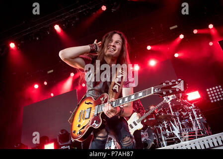 Toronto, Ontario, Canada. 4 juillet, 2018. Groupe de rock américain Tesls perfromed Budweiser au stade de Toronto. Membres du groupe : BRIAN BLÉ, FRANK HANNON, Jeff Keith, TROY LUCCKETTA, DAVE RUDE/Vidyashev Crédit : Igor Fil ZUMA/Alamy Live News Banque D'Images