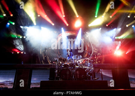 Toronto, Ontario, Canada. 4 juillet, 2018. Groupe de rock américain STYX perfromed Budweiser au stade de Toronto. Membres du groupe : Chuck Panozzo, JAMES 'J.Y." les jeunes, Tommy Shaw, Todd Sucherman, Lawrence Gowan, Ricky Phillips/Vidyashev Crédit : Igor Fil ZUMA/Alamy Live News Banque D'Images