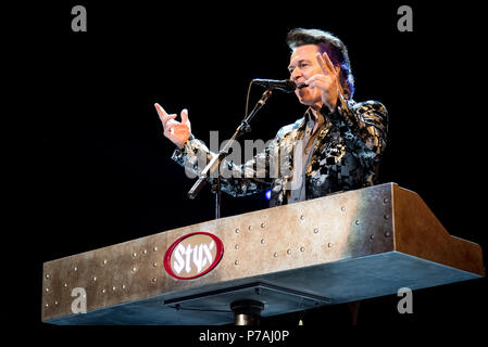 Toronto, Ontario, Canada. 4 juillet, 2018. Groupe de rock américain STYX perfromed Budweiser au stade de Toronto. Membres du groupe : Chuck Panozzo, JAMES 'J.Y." les jeunes, Tommy Shaw, Todd Sucherman, Lawrence Gowan, Ricky Phillips/Vidyashev Crédit : Igor Fil ZUMA/Alamy Live News Banque D'Images