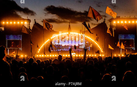 Le Danemark, Roskilde - Juillet 4, 2018. Donnant sur le concert des foules de festivaliers pendant un concert live avec le rappeur américain Eminem au stade Orange lors du festival de musique Festival danois de Roskilde en 2018. (Photo crédit : Gonzales Photo - Flemming Bo Jensen). Gonzales : Crédit Photo/Alamy Live News Banque D'Images
