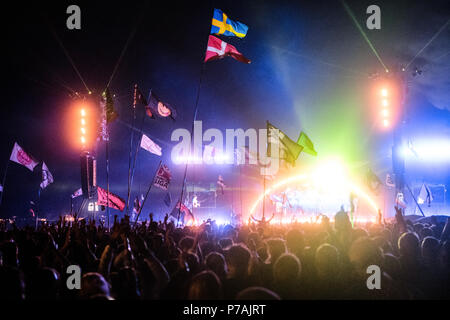 Le Danemark, Roskilde - Juillet 4, 2018. Donnant sur le concert des foules de festivaliers pendant un concert live avec le rappeur américain Eminem au stade Orange lors du festival de musique Festival danois de Roskilde en 2018. (Photo crédit : Gonzales Photo - Flemming Bo Jensen). Gonzales : Crédit Photo/Alamy Live News Banque D'Images