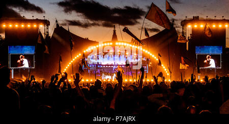 Le Danemark, Roskilde - Juillet 4, 2018. Donnant sur le concert des foules de festivaliers pendant un concert live avec le rappeur américain Eminem au stade Orange lors du festival de musique Festival danois de Roskilde en 2018. (Photo crédit : Gonzales Photo - Flemming Bo Jensen). Gonzales : Crédit Photo/Alamy Live News Banque D'Images