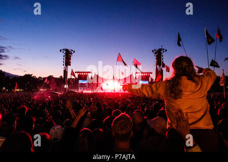 Le Danemark, Roskilde - Juillet 4, 2018. Donnant sur le concert des foules de festivaliers pendant un concert live avec le rappeur américain Eminem au stade Orange lors du festival de musique Festival danois de Roskilde en 2018. (Photo crédit : Gonzales Photo - Flemming Bo Jensen). Gonzales : Crédit Photo/Alamy Live News Banque D'Images