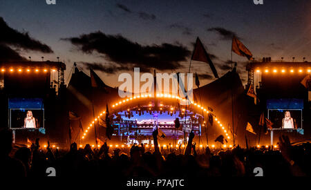 Le Danemark, Roskilde - Juillet 4, 2018. Donnant sur le concert des foules de festivaliers pendant un concert live avec le rappeur américain Eminem au stade Orange lors du festival de musique Festival danois de Roskilde en 2018. (Photo crédit : Gonzales Photo - Flemming Bo Jensen). Gonzales : Crédit Photo/Alamy Live News Banque D'Images