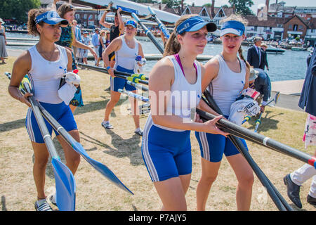 Henley on Thames, Royaume-Uni. 5 juillet, 2018. La Latymer Upper D Quatre a été le tout premier J16 voile de se qualifier pour les courses senior au Henley - Henley Regatta Royal. Crédit : Guy Bell/Alamy Live News Banque D'Images