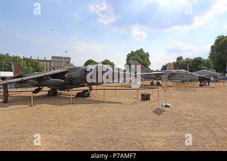 London, UK . 5e juillet 2018. RAF100 Tour London, Horse Guards, Whitehall, Westminster, London, UK, 05 juillet 2018, photo de Richard Goldschmidt, pour célébrer le centenaire de la Royal Air Force La RAF100 Tour est un affichage public des aéronefs à RAF emblématique ville endroits autour du pays. Credit : Riche Gold/Alamy Live News Banque D'Images