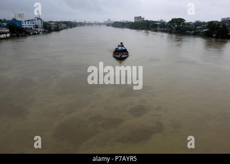 Pluie sur la rivière Surma, Sylhet, Bangladesh Banque D'Images