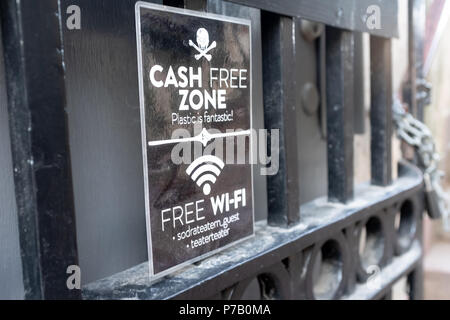 Zone libre en espèces et d''une connexion Wi-Fi gratuite, connexion, Sodermalm Stockholm, Suède Banque D'Images