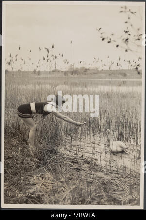 Anglais : Truus van Steenwijk (actrice du film néerlandais, 1910-1999) répond à un faux Swan. 19 x 13 cm. 1920 60 Truus van Steenwijk - Alexander Binder - EYE FOT168388 Banque D'Images