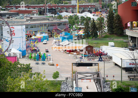 Calgary, Alberta, Canada - 02 juillet 2018 - Mise en place pour le stampede de Calgary 2018 Calgary Skyline avec en arrière-plan Banque D'Images