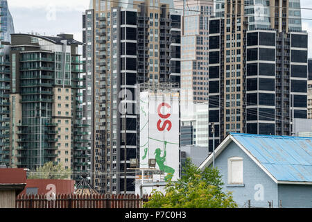 Calgary, Alberta, Canada - 02 juillet 2018 - Mise en place pour le stampede de Calgary 2018 Calgary Skyline avec en arrière-plan Banque D'Images