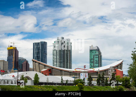 Calgary, Alberta, Canada - 02 juillet 2018 - Mise en place pour le stampede de Calgary 2018 Calgary Skyline avec en arrière-plan Banque D'Images