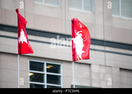 Calgary, Alberta, Canada - 02 juillet 2018 - Calgary Stampede drapeaux dans le centre-ville de Calgary Banque D'Images