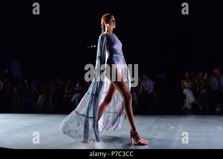 Daniella Batlle fashion show au cours de la Fashion Week de Miami (MIAFW'18) au Palais de glace Film Studios comprend : Modèle Où : Miami, Florida, United States Quand : 02 Juin 2018 Crédit : Johnny Louis/WENN.com Banque D'Images