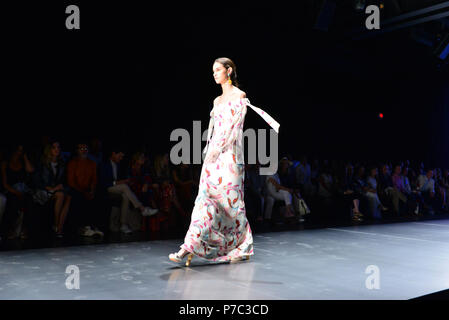 Daniella Batlle fashion show au cours de la Fashion Week de Miami (MIAFW'18) au Palais de glace Film Studios comprend : Modèle Où : Miami, Florida, United States Quand : 02 Juin 2018 Crédit : Johnny Louis/WENN.com Banque D'Images