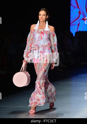 Daniella Batlle fashion show au cours de la Fashion Week de Miami (MIAFW'18) au Palais de glace Film Studios comprend : Modèle Où : Miami, Florida, United States Quand : 02 Juin 2018 Crédit : Johnny Louis/WENN.com Banque D'Images
