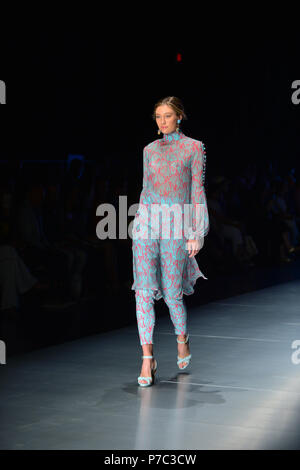 Daniella Batlle fashion show au cours de la Fashion Week de Miami (MIAFW'18) au Palais de glace Film Studios comprend : Modèle Où : Miami, Florida, United States Quand : 02 Juin 2018 Crédit : Johnny Louis/WENN.com Banque D'Images