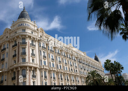 Cannes, France - 28 octobre 2017 : vue d'angle de la célèbre coupole de l'Hôtel Carlton International situé sur la Croisette à Cannes, F Banque D'Images