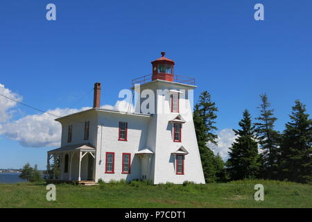 La place, la tour conique et joint 2 maison de plein pied au blockhaus Point Lighthouse, Rocky Point, Prince Edward Island, Canada Banque D'Images