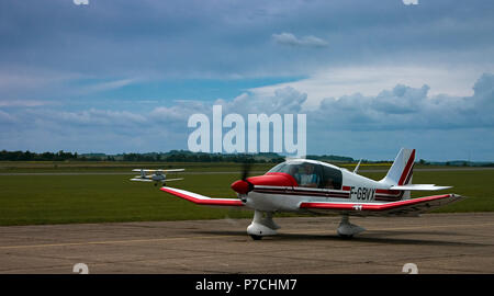 Petit avion au décollage Banque D'Images