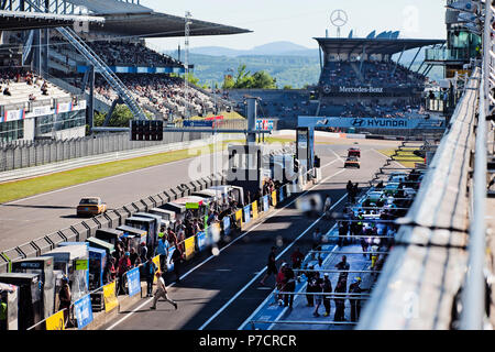 Voie des stands, tribunes, 24h Nürburgring Classic, Eifel, Rhénanie-Palatinat, Allemagne, Europa Banque D'Images