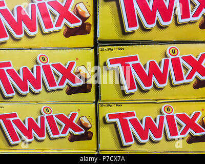 Melbourne, Australie - le 16 juin 2018 : des piles de friandises chocolat TWIX closeup Banque D'Images