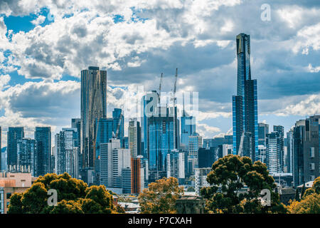 Melbourne, Australie - 25 mars 2018 : Vue de la Tour Eureka célèbre et Melbourne city skyline on journée ensoleillée Banque D'Images