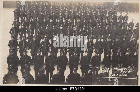 Vintage Photo d'une inspection de la Police de Portsmouth le 11 avril 1913 Banque D'Images