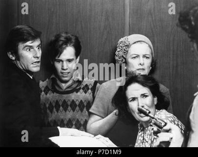 Fahrstuhl des Schreckens aka. L'ascenseur, TV Film USA 1974 Regie : Jerry Jameson acteurs : Roddy Barry Livingston, Myrna Loy, Teresa Wright Banque D'Images