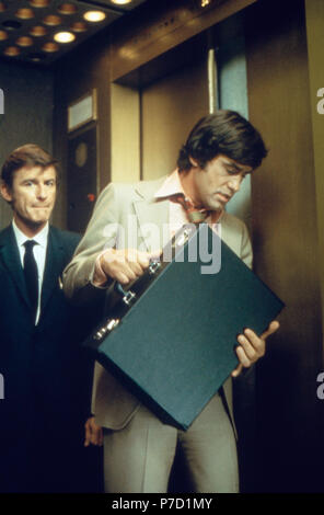 Fahrstuhl des Schreckens aka. L'ascenseur, TV Film USA 1974 Regie : Jerry Jameson acteurs : James Farentino, Roddy McDowall Banque D'Images