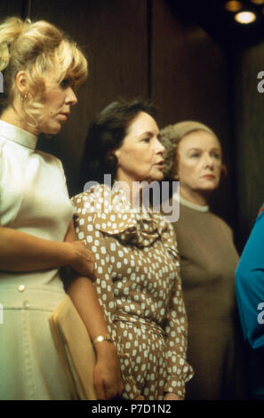 Fahrstuhl des Schreckens aka. L'ascenseur, TV Film USA 1974 Regie : Jerry Jameson acteurs : Myrna Loy, Teresa Wright, Arlene Golonka Banque D'Images
