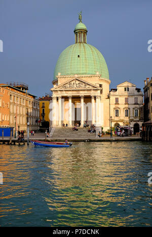 Eglise de San Simeone Piccolo sur le grand canal, Venise, Italie Banque D'Images