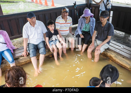 Sex,springs,foot,m,profiter,randonnées,trempage,randonnée pédestre,Randonnée,Qixing Yangmingshan,National,Parc,Taipei,Taiwan,Chine,Chinois,,République de Chine,RDC,Asia,Asian Banque D'Images