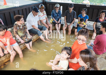 Sex,springs,foot,m,profiter,randonnées,trempage,randonnée pédestre,Randonnée,Qixing Yangmingshan,National,Parc,Taipei,Taiwan,Chine,Chinois,,République de Chine,RDC,Asia,Asian Banque D'Images