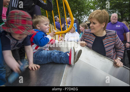 Premier ministre Nicola Sturgeon ouvre officiellement jouer comme un Ecosse de jouer pleinement inclusive parcs nationaux. Comprend : Nicola Sturgeon Où : Dunfermline, Royaume-Uni Quand : 04 Juin 2018 Crédit : Euan Cherry/WENN Banque D'Images