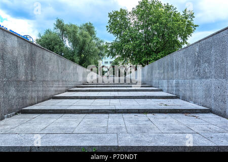 Varsovie, Pologne - 25 mai 2018 : Monument des Juifs et Polonais à Varsovie le martyre commun à l'emplacement d'une fosse commune de Polonais et de Juifs. Banque D'Images