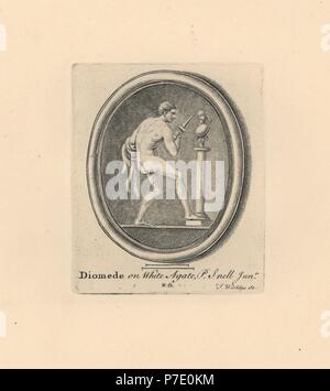 Portrait de Diomède, guerrier héros dans l'Iliade, avec petite épée et manteau avant une statue, sur agate blanche de la collection de P. Snell Jr. gravure sur cuivre par Minerve éclairant de James Vallentin's cent huit gravures de pierres antiques, 1863. Banque D'Images