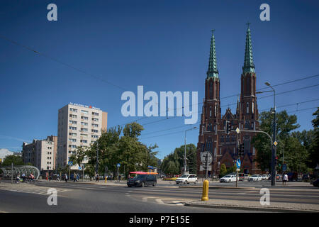 Varsovie, Pologne - 28 juin 2018 : Deux tours, Cathédrale de Saint Michel Archange et saint Florian le martyr dans le quartier de Varsovie Praga Banque D'Images