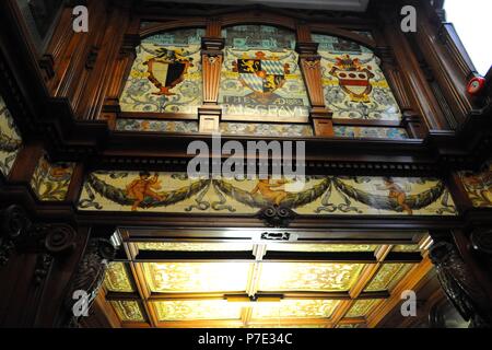 Bouclier de Palsgrave Frédéric, roi de Bohême, dans la banque Lloyds sur le Strand, entre l'Inns of Court et la Royal Courts of Justice, London, UK. Banque D'Images